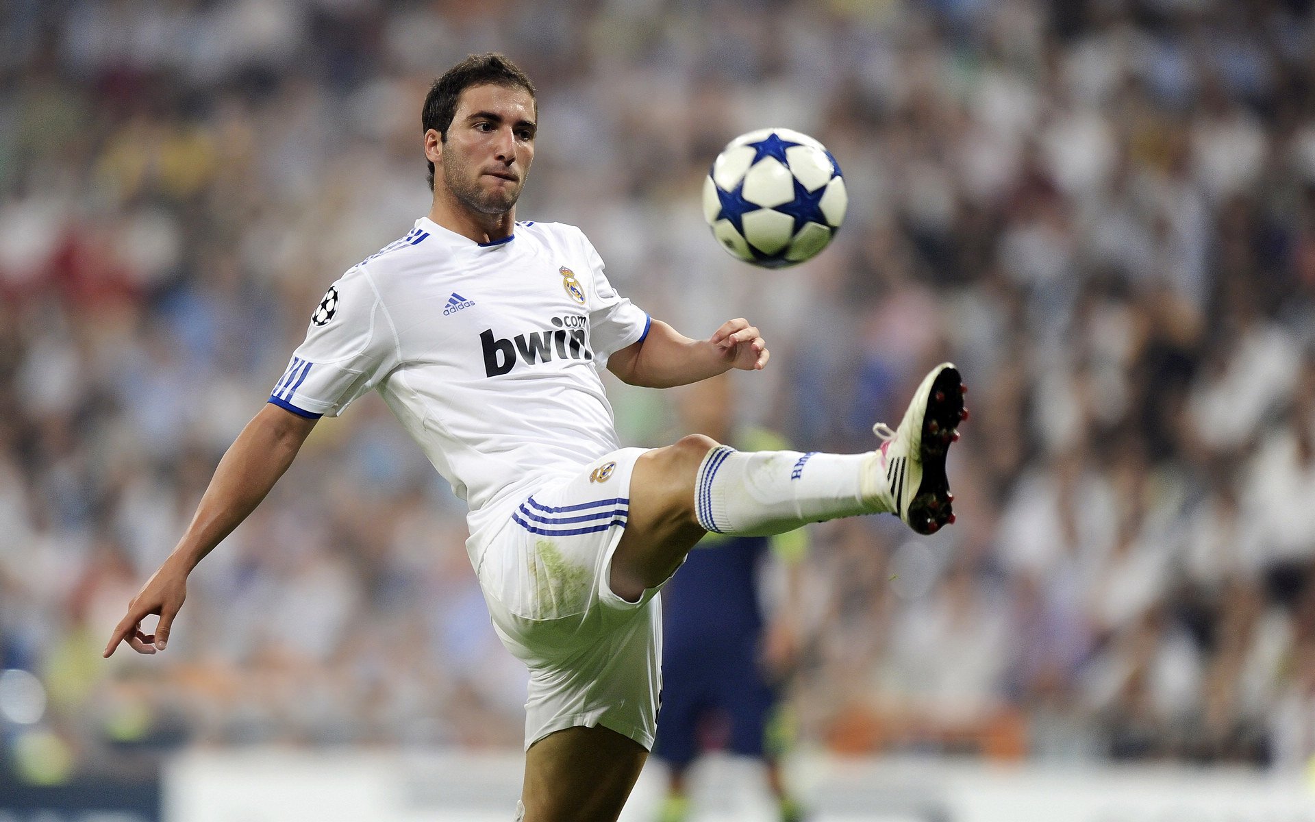 爱游戏正版-PSG防守强硬，海湾者进攻受限