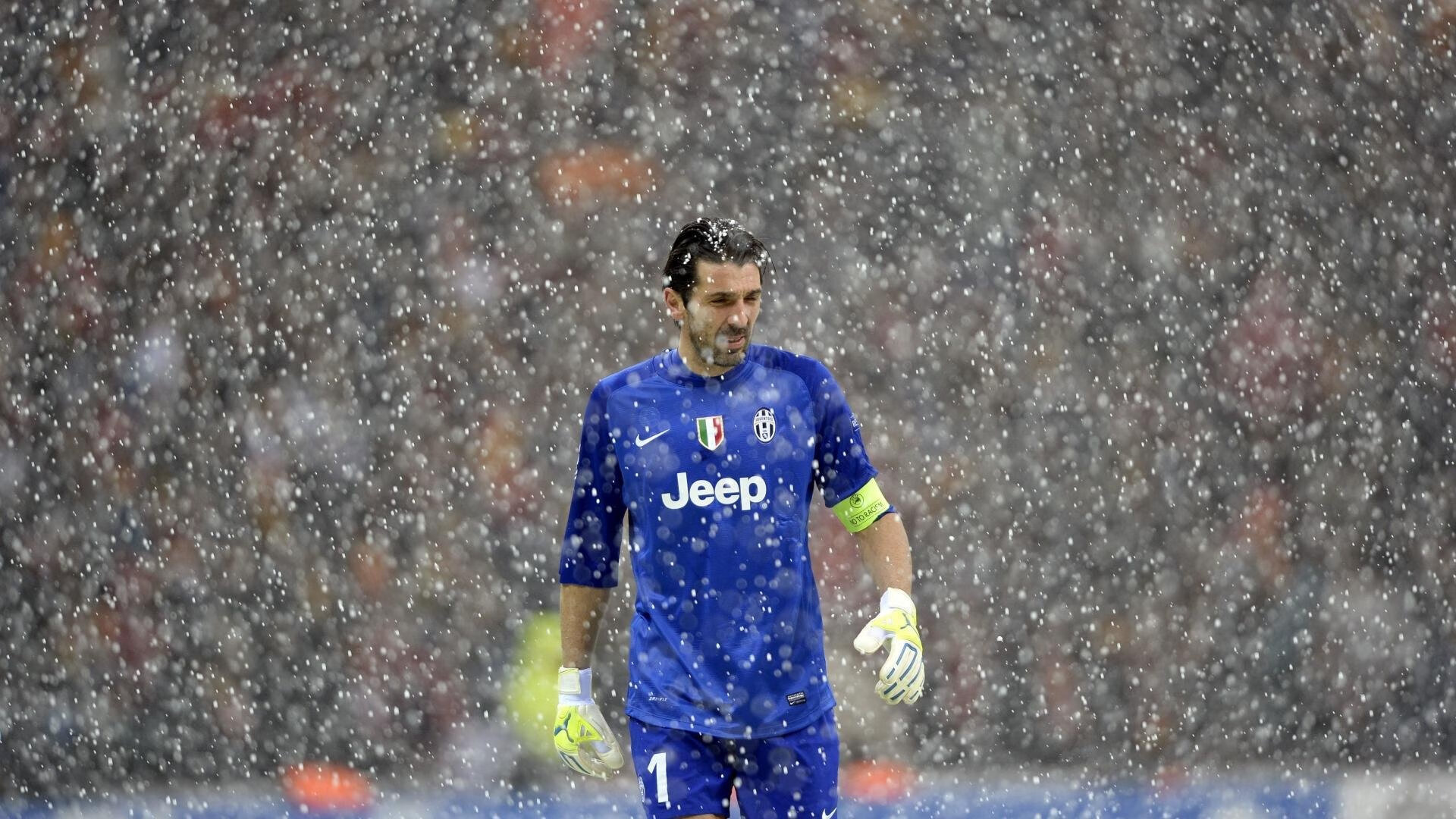 中路渗透打穿密集防线，中路渗透用什么阵型